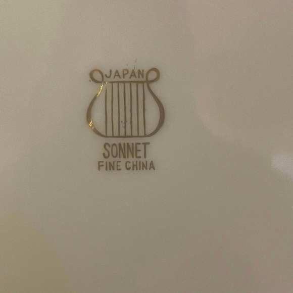 Sonnet Dinner Plate Japan Fine China Gold Trim (8 available) - Picture 3 of 6